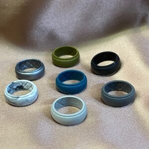 Set of 7 Silicone Rings in Various Colors from Egnaro, size 8